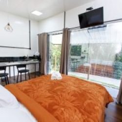 Suites Vilarejo Container1